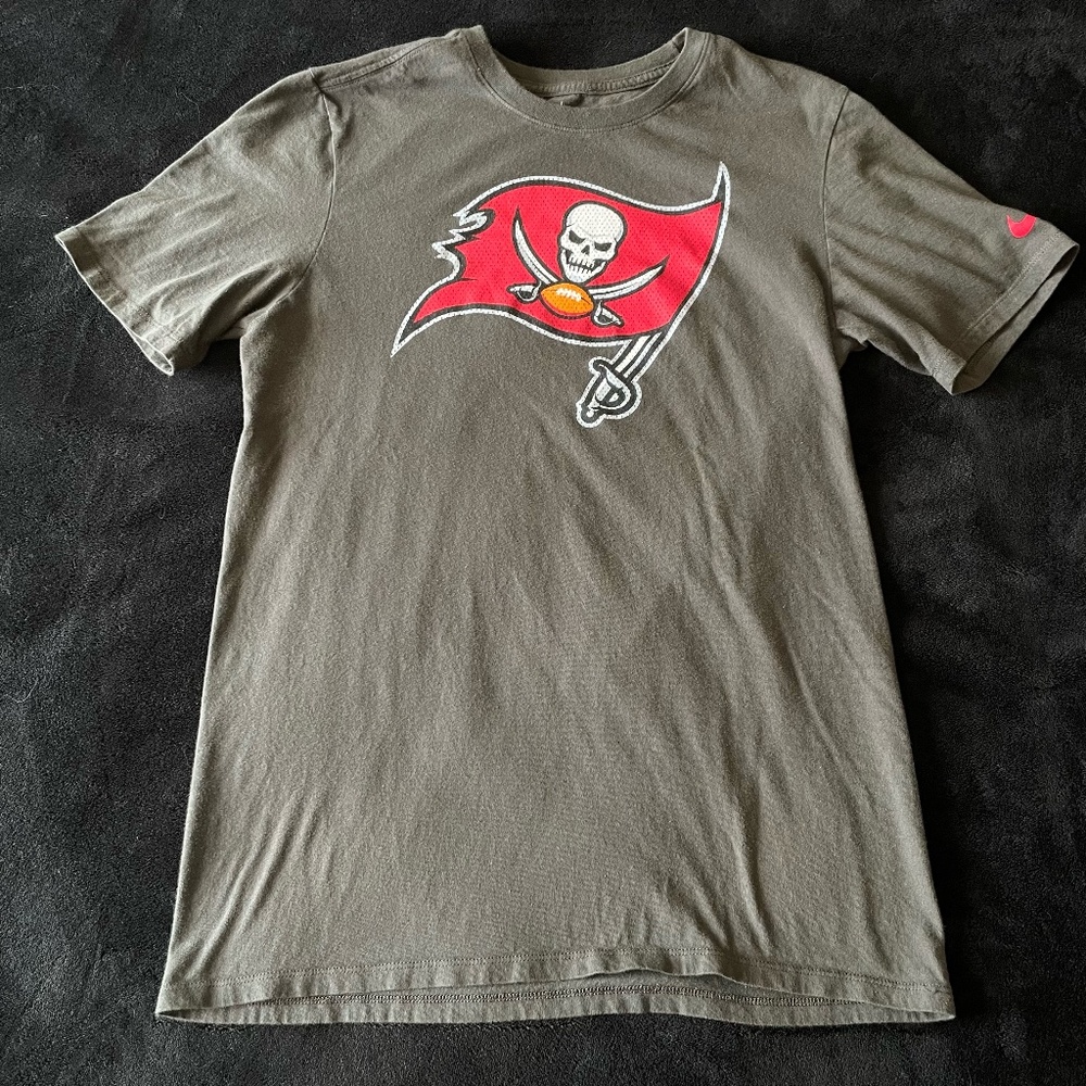 NFL Tampa Bay Buccaneers Nike Gray Shirt Size Small